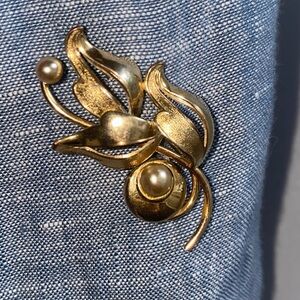 Vintage Forstner 12K Gold-Filled Mid-Century Floral Pearl Brooch (1/20 12K G.F.)